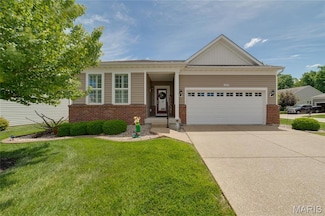 425 Redstart Dr, Lake Saint Louis, MO 63367