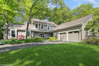 210 Lancaster Ct, Lake Bluff, IL 60044