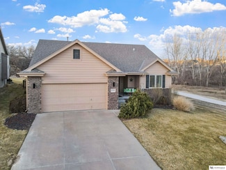 10200 Brentwood Dr, La Vista, NE 68128