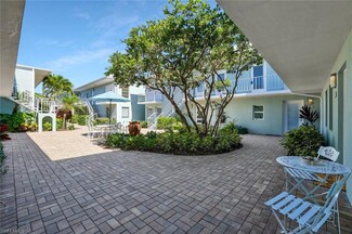 683 12th Ave S Unit 683, Naples, FL 34102