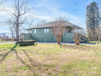 12 Sal's Ln, Brevard, NC 28712