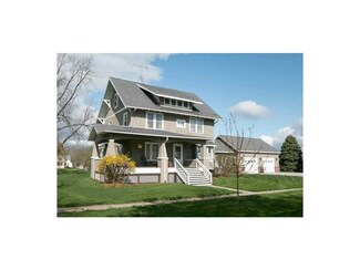 410 N Fulton St, Keota, IA 52248