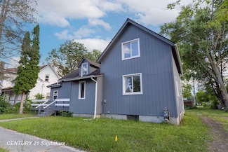 611 W 2nd St, Pinconning, MI 48650