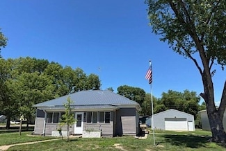 612 9th St, Springfield, SD 57062