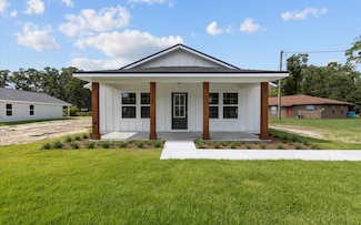 407 SW 5th St, Chiefland, FL 32626