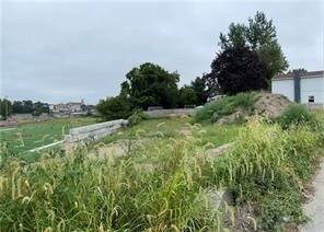 71 Brook St, Central Falls, RI 02863