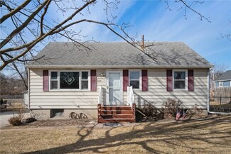 1512 Highwood Dr NW, Cedar Rapids, IA 52405