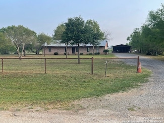 705 Deer Trail Dr, Jourdanton, TX 78026