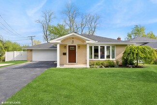54 Naperville Rd, Clarendon Hills, IL 60514