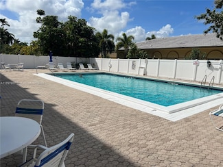 1301 NE 7th St Unit 405, Hallandale Beach, FL 33009