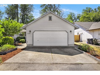 1740 Labona Dr, Eugene, OR 97404