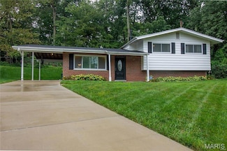 627 Hickory Hollow Ln, Saint Louis, MO 63122