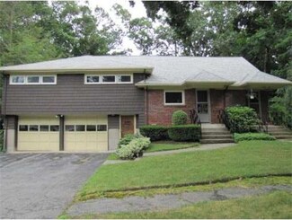 61 Ashmore Rd, Worcester, MA 01602