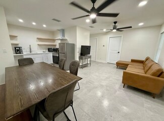 1198 Halpern St, Houston, TX 77009