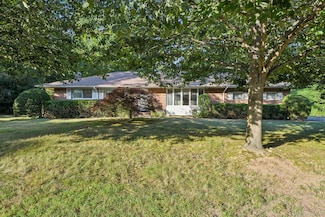 22 Reynolds Rd, Glen Cove, NY 11542