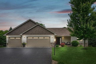 1364 Island View Dr, New Richmond, WI 54017