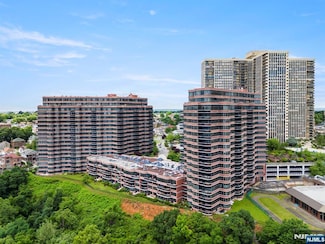 100 Carlyle Dr Unit 11L-N, Cliffside Park, NJ 07010