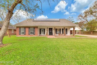 125 Barton Place, Breaux Bridge, LA 70517