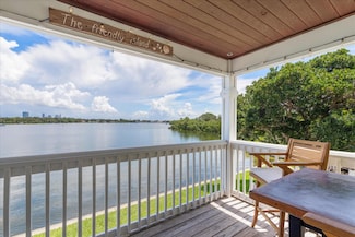 225 Pompano Dr SE Unit D, Saint Petersburg, FL 33705