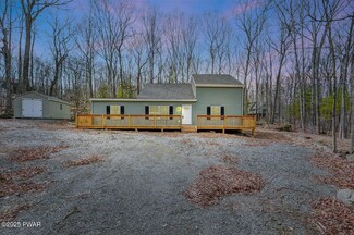 213 Upper Independence Dr, Lackawaxen, PA 18435
