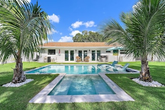 8 Windsor Rd W, Jupiter, FL 33469