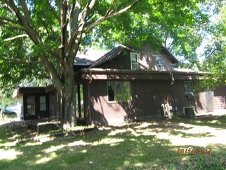1001 Railroad St, Parkersburg, IA 50665