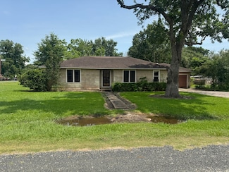 605 5th St, Louise, TX 77455