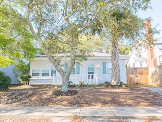 307 Fayetteville Ave, Carolina Beach, NC 28428