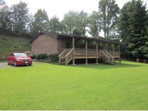 251 Breezeway Ln, Cedar Bluff, VA 24609