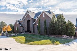 124 E 37th St, Scottsbluff, NE 69361