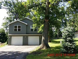 5103 Maplehill Dr, McCullom Lake, IL 60050