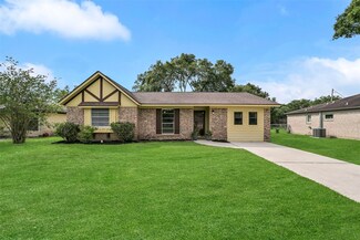 108 Annette Ln, Friendswood, TX 77546