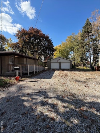 49421 Hayes Rd, Shelby Charter Township, MI 48315