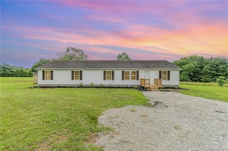 11592 S Creekview Dr, Palmyra, IN 47164