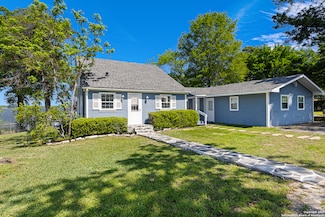 20505 Flat Creek Dr, Chandler, TX 75758