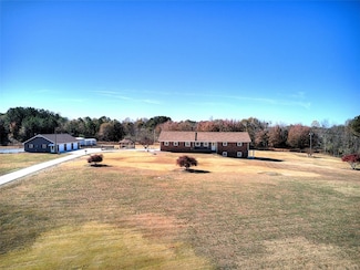 130 Raleighs Ln, West Union, SC 29696