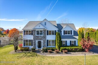 5 Parkway Cir, Ballston Lake, NY 12019