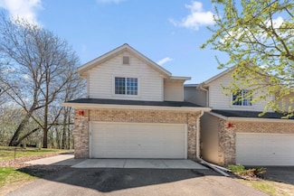 325 Pleasant Ln, Chaska, MN 55318