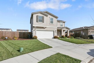 2334 W Flagstaff Ct, Visalia, CA 93291