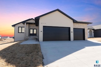 8313 E Sheridan Cir, Sioux Falls, SD 57110