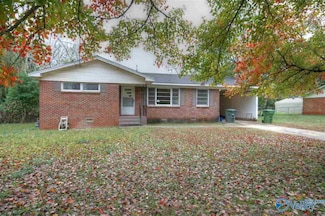 1607 Club View Dr NW, Huntsville, AL 35816