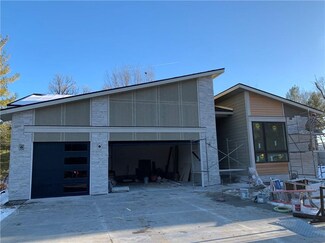 7359 NW Beaver Dr, Johnston, IA 50131