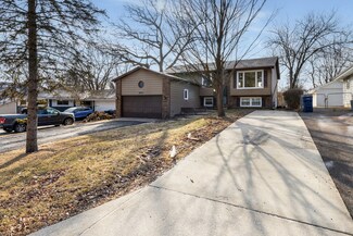 18237 W Lindenwood Dr, Grayslake, IL 60030