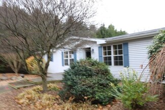 226 Maple Dr, Karns City, PA 16041