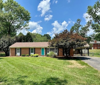 3565 Colony Ln, Roanoke, VA 24018