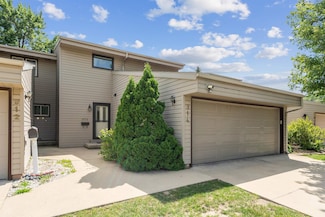 914 Prairie Meadow Ct, Waterloo, IA 50701