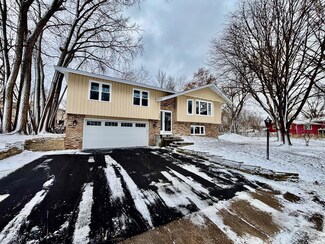 790 Carla Ln, Saint Paul, MN 55109