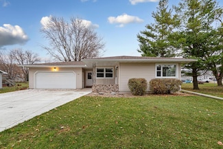 351 1st Ave NE, Wells, MN 56097