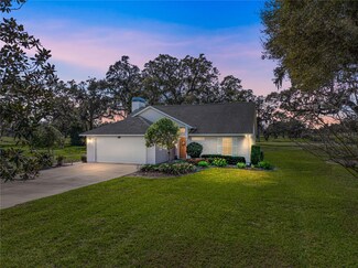 6837 Northlake Dr, Zephyrhills, FL 33542