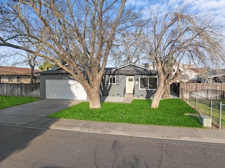 4104 Del Amo Dr, Denair, CA 95316